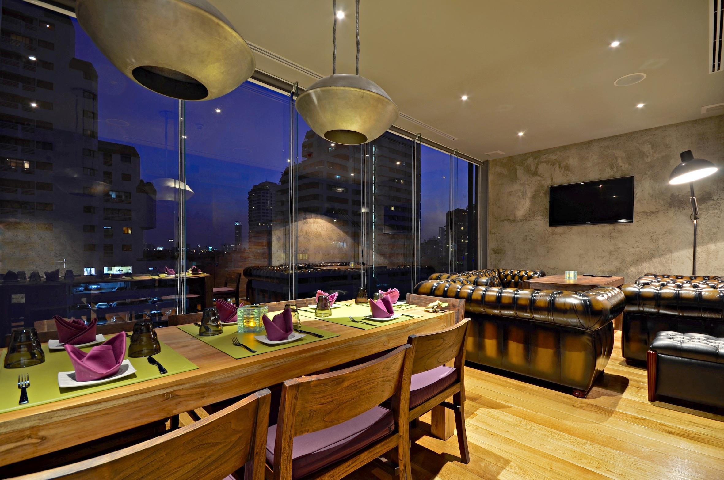 Galleria Sukhumvit 10 Bangkok By Compass Hospitality Hotel Luaran gambar