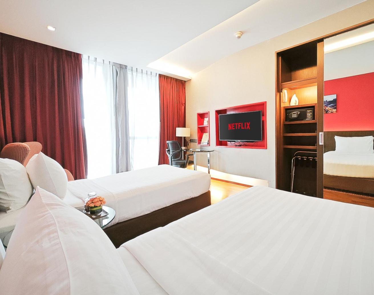 Galleria Sukhumvit 10 Bangkok By Compass Hospitality Hotel Luaran gambar